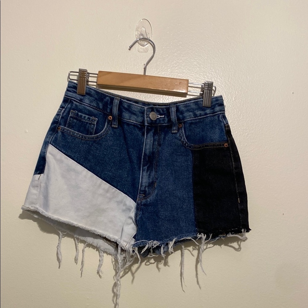 PACSUN HIGH RISE FESTIVAL COLORBLOCK DENIM SHORTS. Size 24
